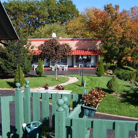 Capricorn Motel Royale 1000 Islands Lansdowne Exteriör bild
