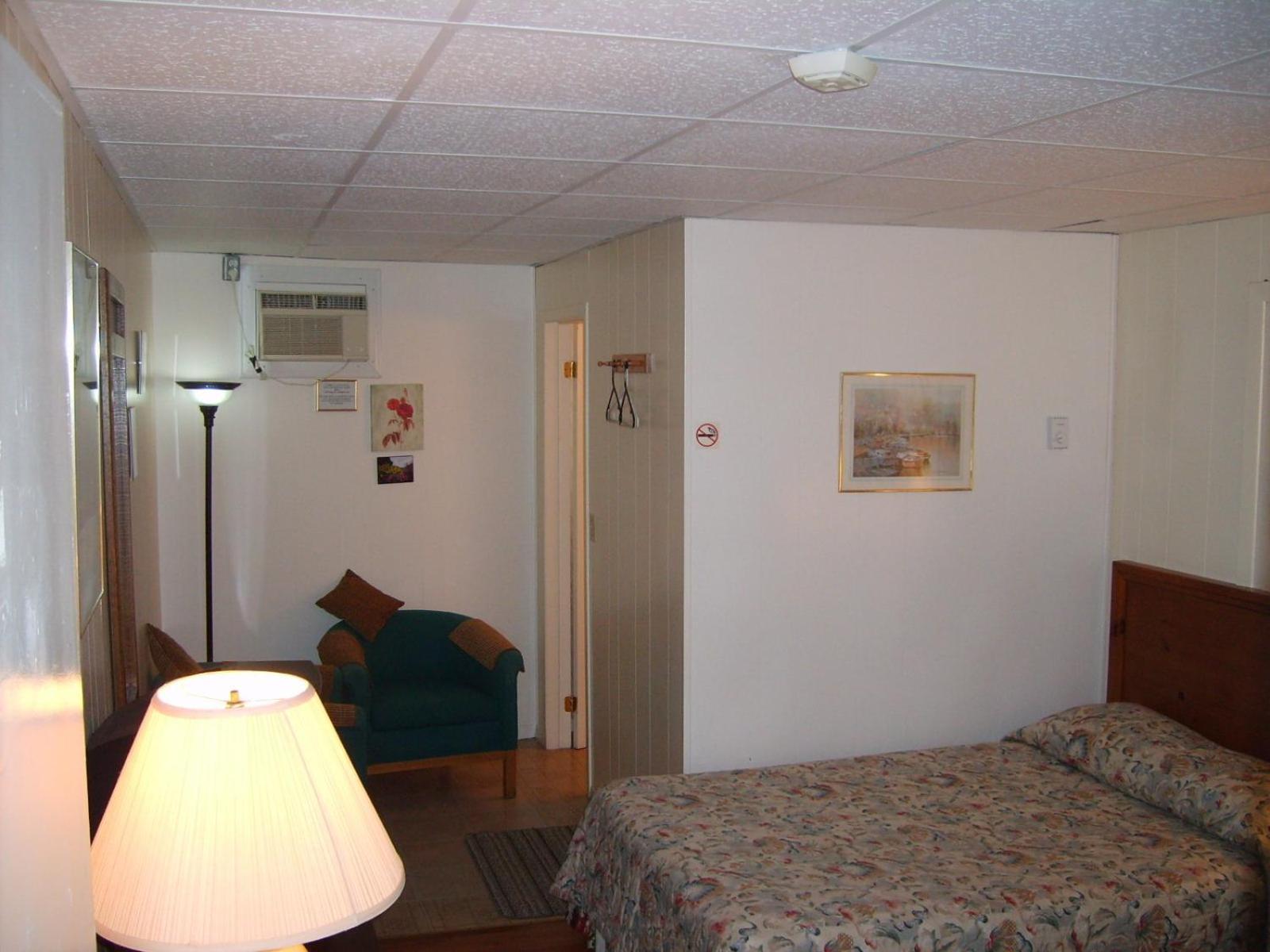 Capricorn Motel Royale 1000 Islands Lansdowne Exteriör bild