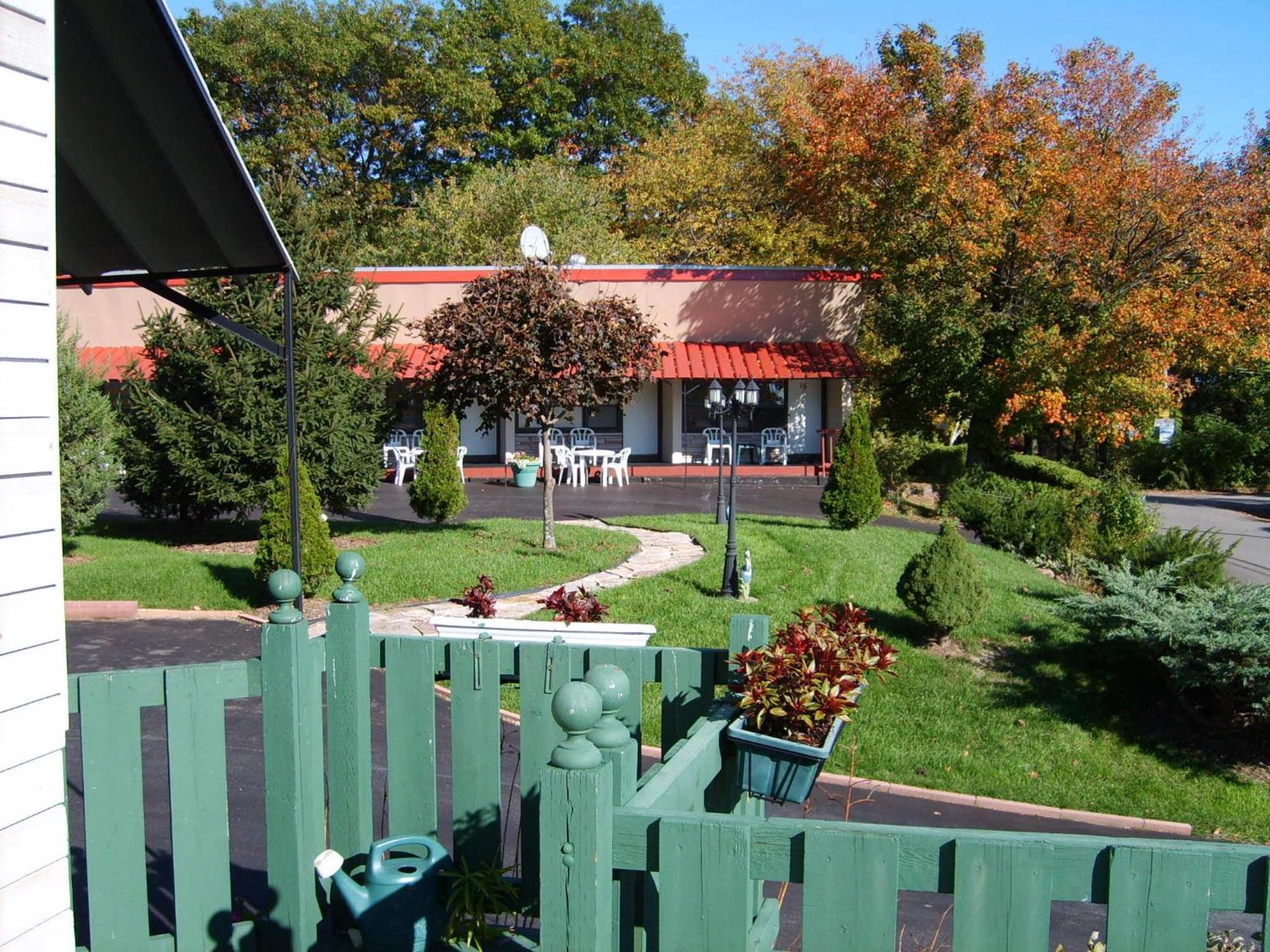 Capricorn Motel Royale 1000 Islands Lansdowne Exteriör bild