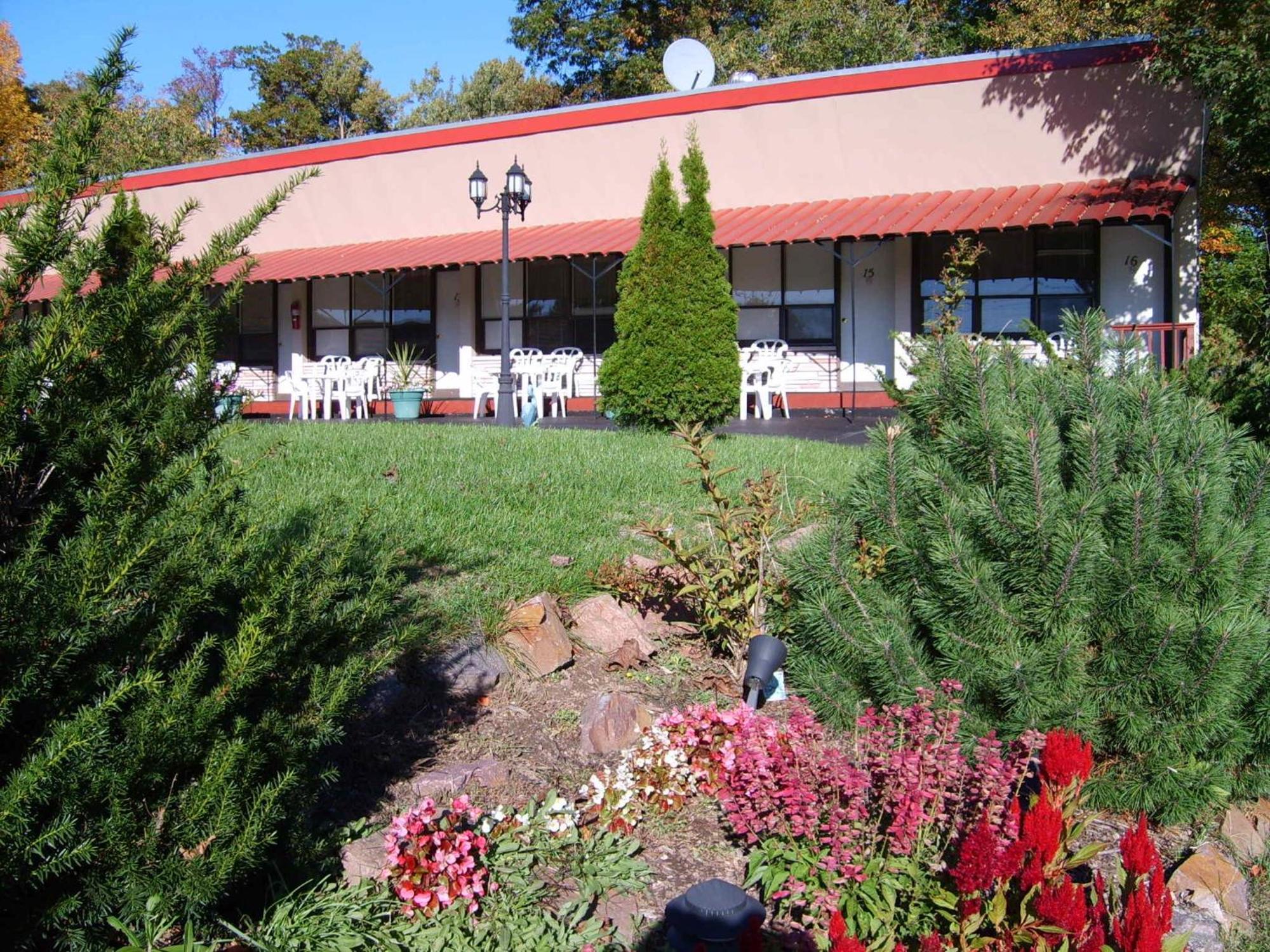 Capricorn Motel Royale 1000 Islands Lansdowne Exteriör bild