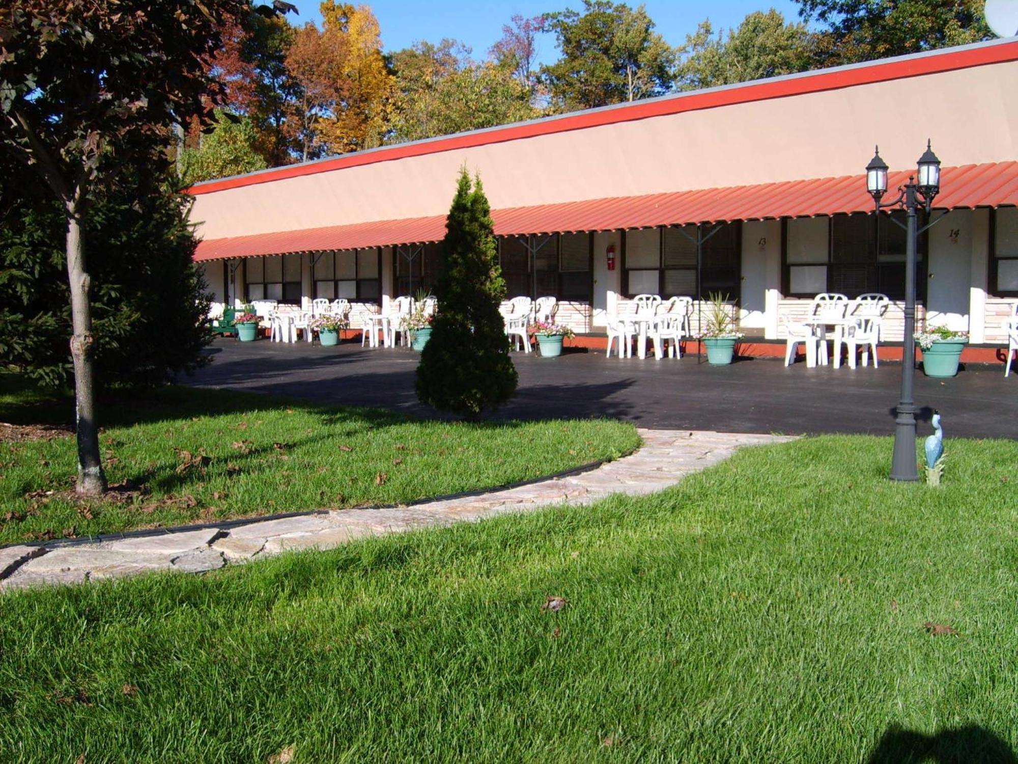 Capricorn Motel Royale 1000 Islands Lansdowne Exteriör bild