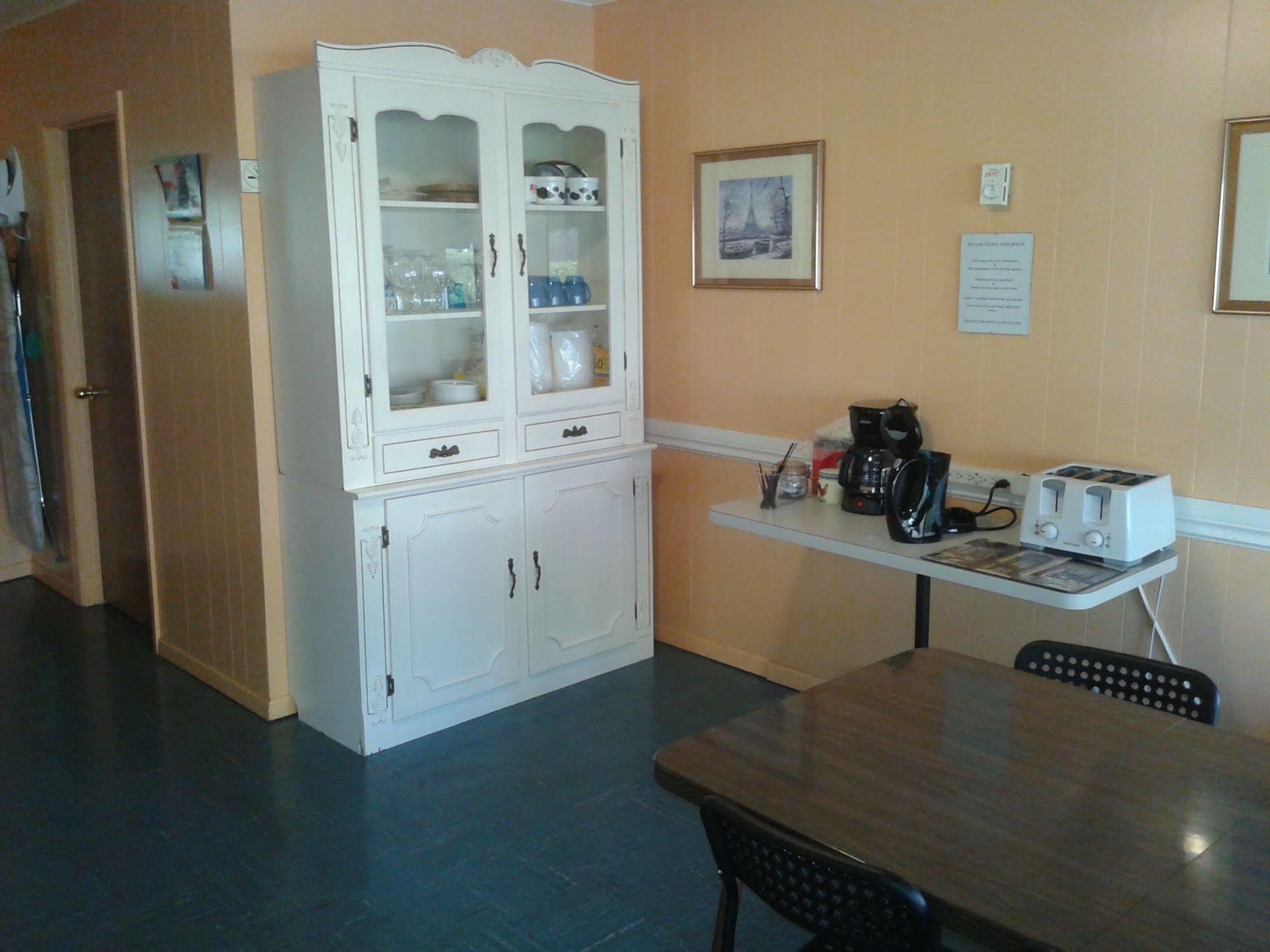 Capricorn Motel Royale 1000 Islands Lansdowne Exteriör bild