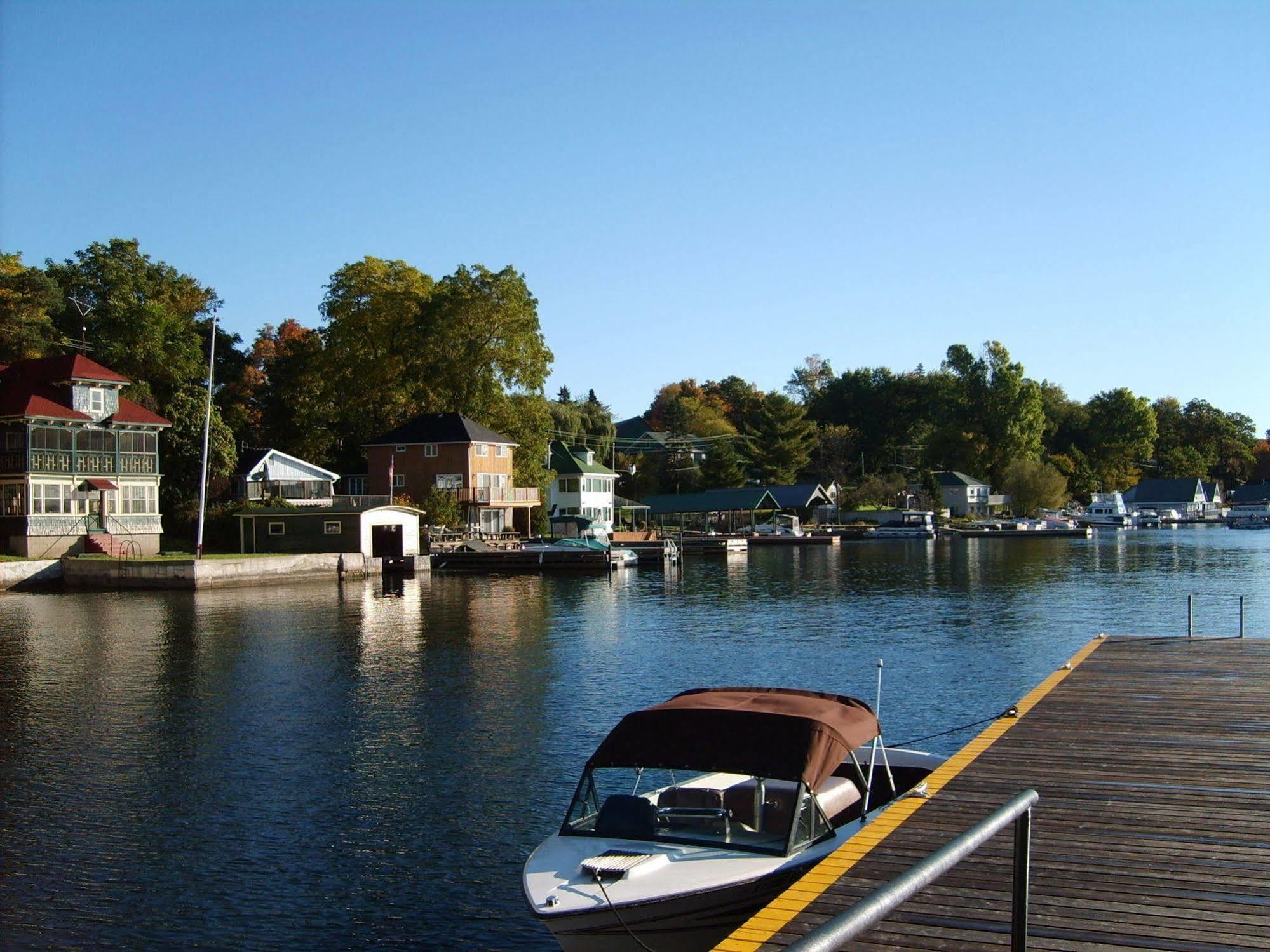 Capricorn Motel Royale 1000 Islands Lansdowne Exteriör bild