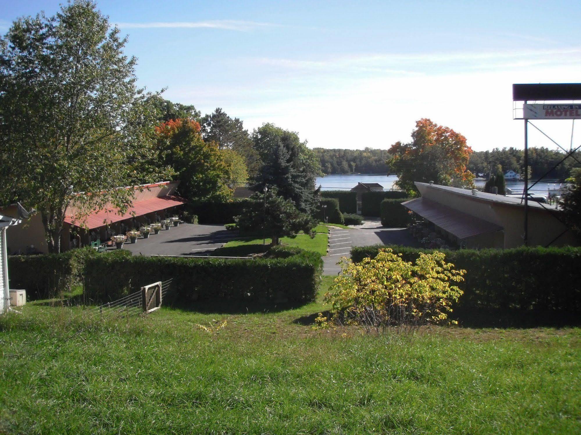 Capricorn Motel Royale 1000 Islands Lansdowne Exteriör bild