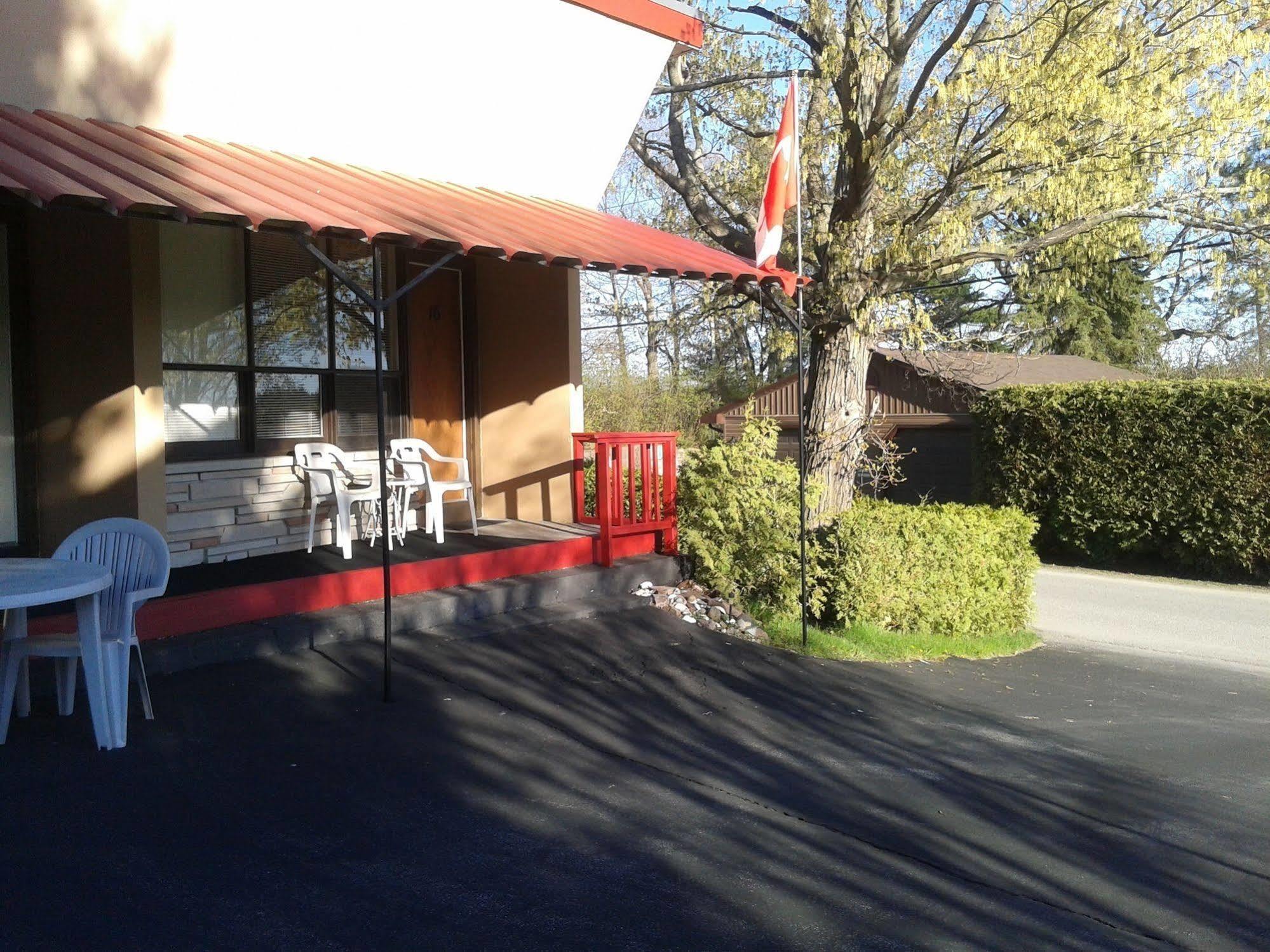 Capricorn Motel Royale 1000 Islands Lansdowne Exteriör bild