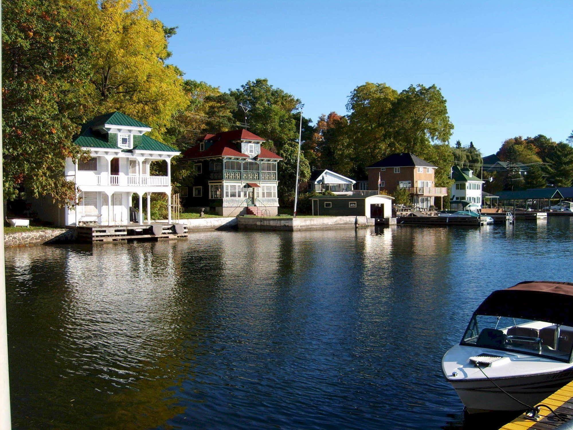 Capricorn Motel Royale 1000 Islands Lansdowne Exteriör bild